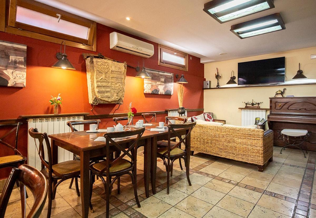 Hostal Los Canteros Golmayo 외부 사진