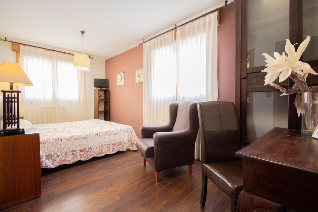 Hostal Los Canteros Golmayo 외부 사진