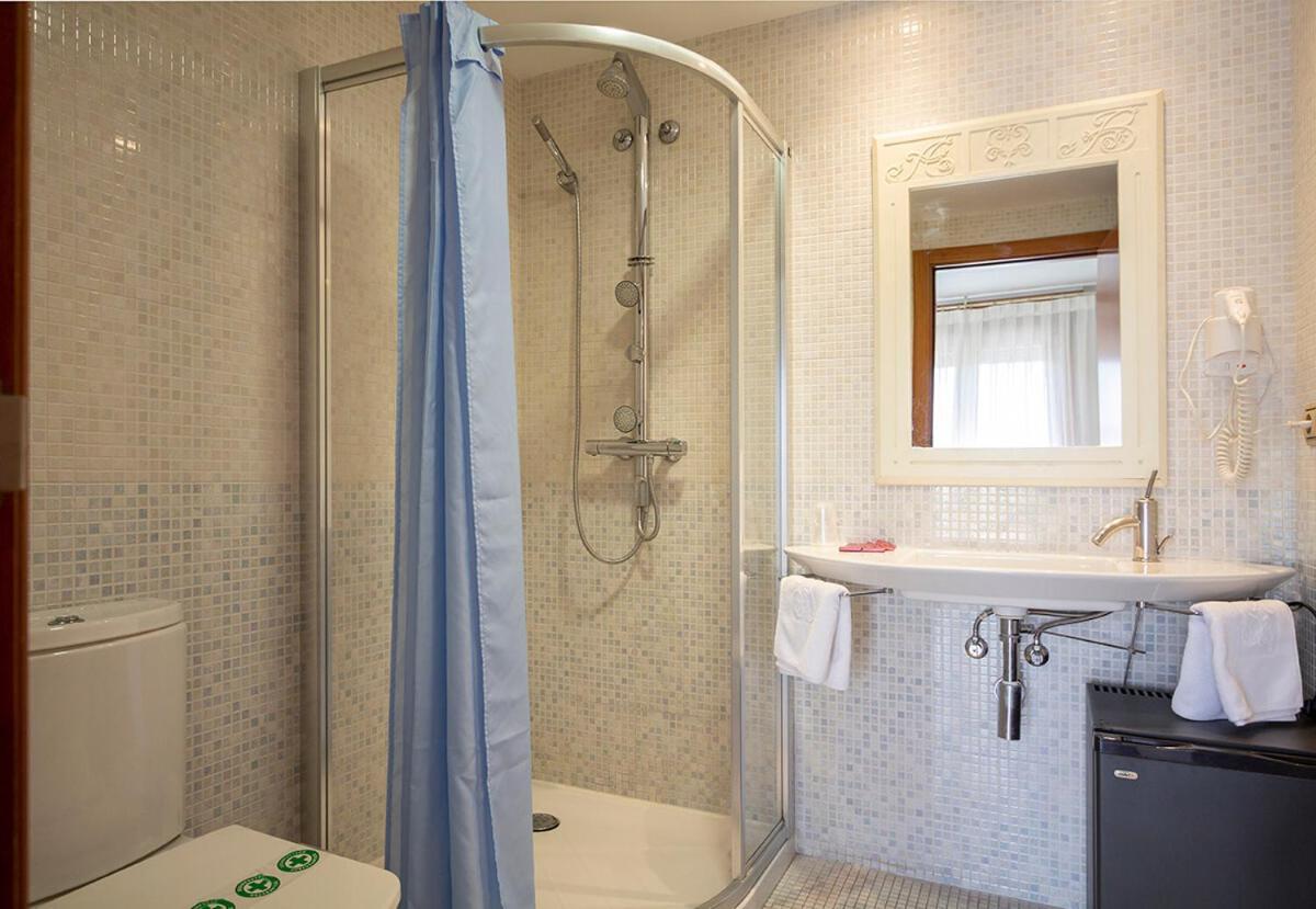 Hostal Los Canteros Golmayo 외부 사진